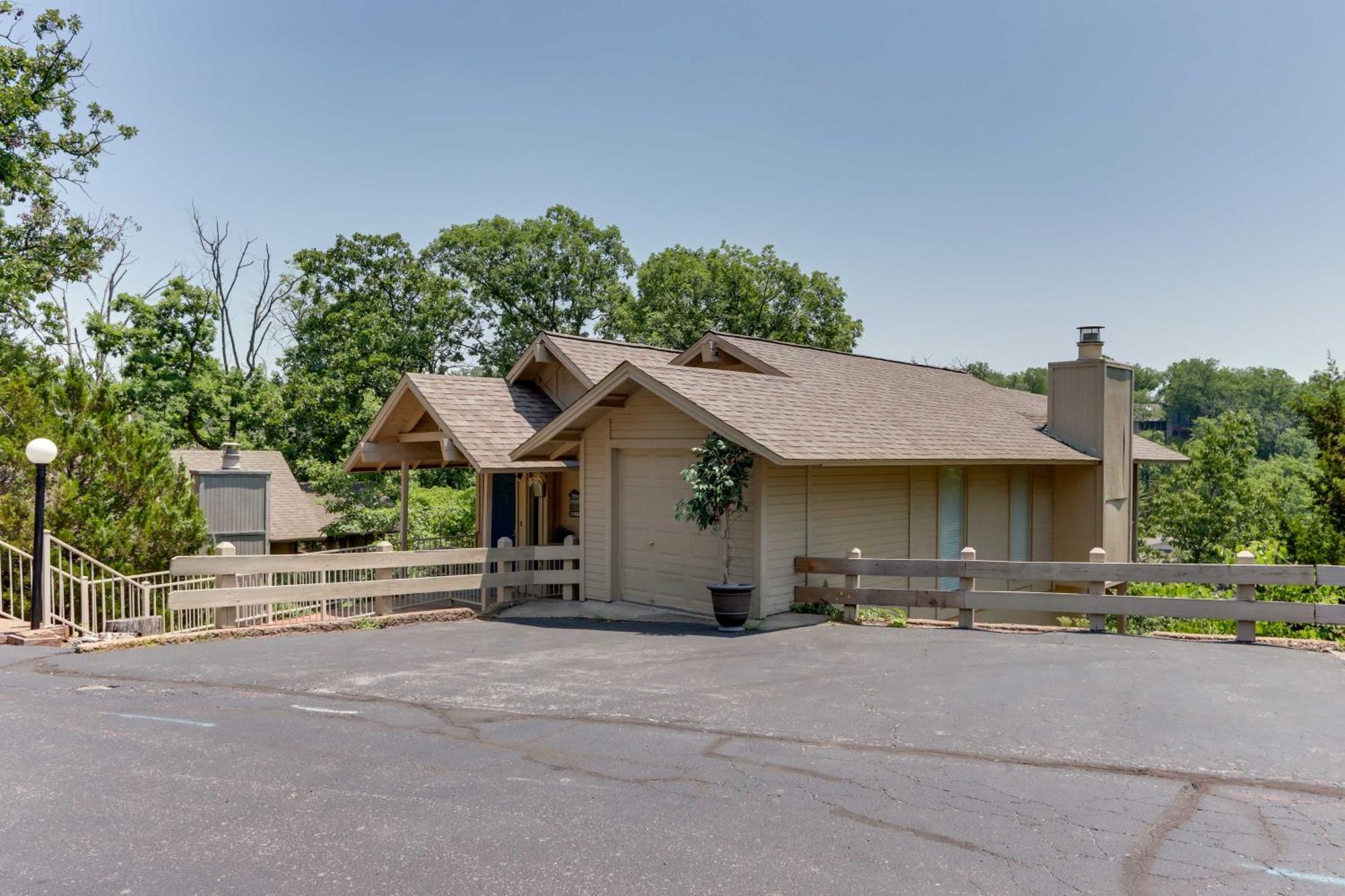 Margaritaville Resort Retreat With Hot Tub And Deck Osage Beach Exterior photo