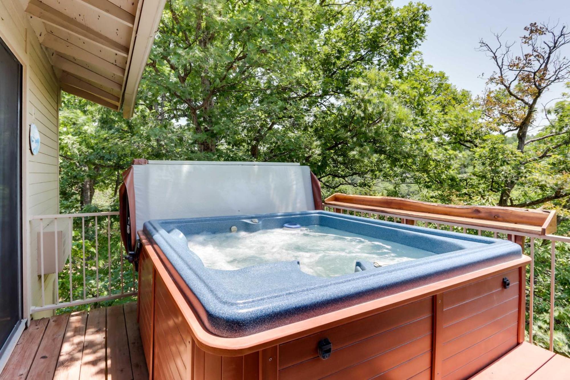Margaritaville Resort Retreat With Hot Tub And Deck Osage Beach Exterior photo